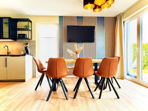Μια τηλεόραση ή/και κέντρο ψυχαγωγίας στο NEU! Design-FeWo Fleesensee, Wallbox, Terrasse