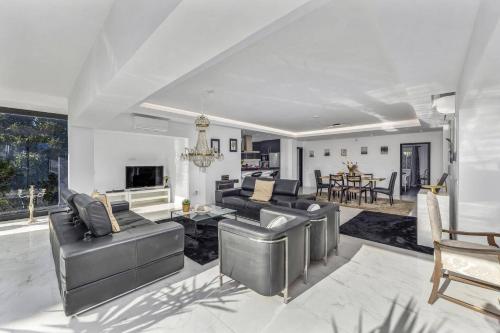 Villa Sylisia by Villa Plus