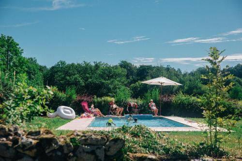 Bazén v ubytování Le Mont Gapier - Vacances reposantes dans une authentique ferme - I nebo v jeho okolí