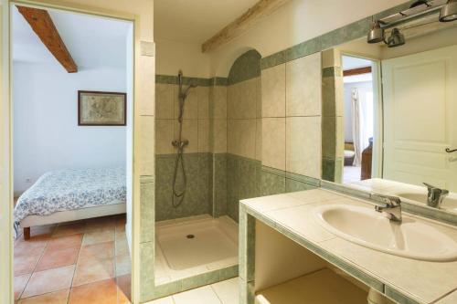 Ένα μπάνιο στο Villa Domaine Saint Roch by Villa Plus