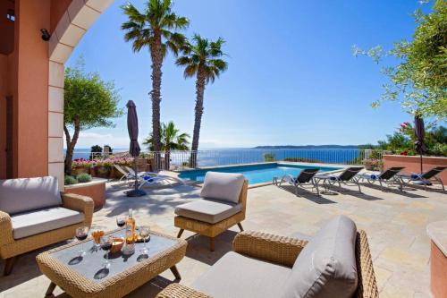 Villa Sainte Maxime by Villa Plus