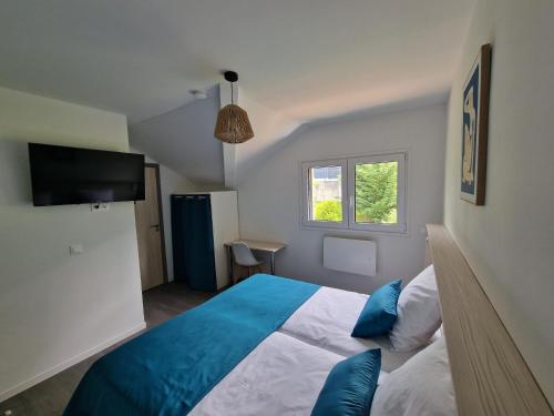 Ένα ή περισσότερα κρεβάτια σε δωμάτιο στο Le Combo Calme confort et flexibilité près des thermes