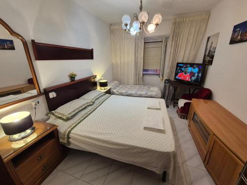 Ένα ή περισσότερα κρεβάτια σε δωμάτιο στο Apartment & Rooms Constantí