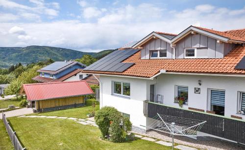 a house with solar panels on its roof at Ferienwohnung Christa in Mauth