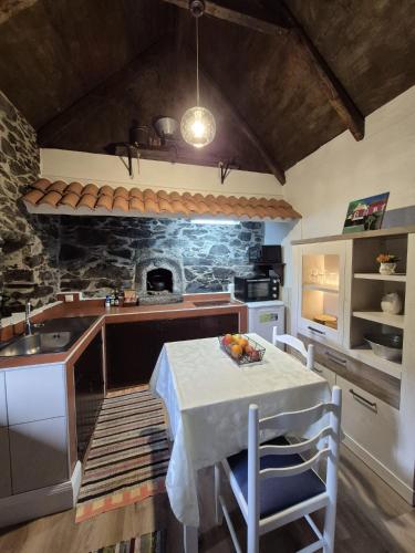 a kitchen with a table with a bowl of fruit on it at Casa Rosa in Camacha