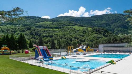 Imagen de la galería de Camping 3 étoiles - Piscine - ccbbhdi, en Aigueblanche