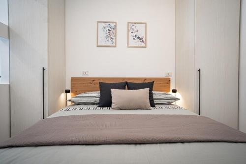 a bedroom with a large bed with two lamps at Piccolina Milazzo Mini Apartment - Casa Vacanze - in Milazzo