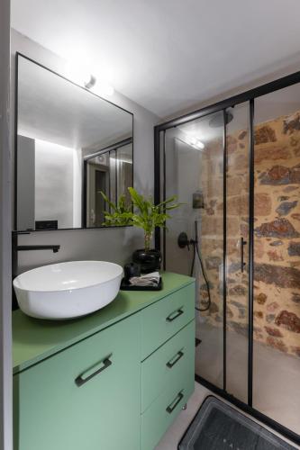 Unique & Stylish Living in Kipseli