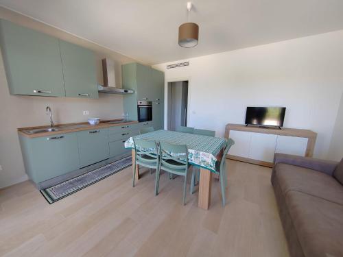 Villa S Luciaにあるキッチンまたは簡易キッチン