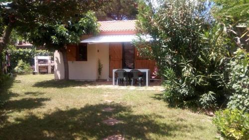 Charmant pavillon ombragé