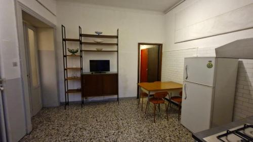 Küche/Küchenzeile in der Unterkunft 120m2-INTERO-app-CENTRO-PiazzaGenova-Ospedale-parking free close