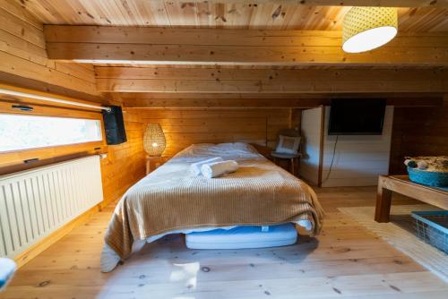 Ένα ή περισσότερα κρεβάτια σε δωμάτιο στο Le Chalet de Limbre