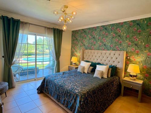 a bedroom with a bed with a floral wall paper at Laukamao Mar a Vista in Portimão