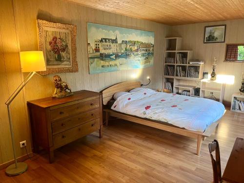Ένα ή περισσότερα κρεβάτια σε δωμάτιο στο Chambre à la campagne