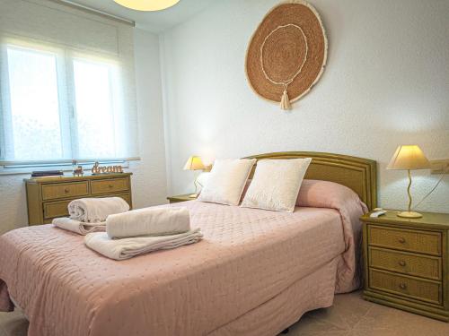 a bedroom with a bed with two towels on it at LITORAL COSTA DORADA - SOL MEDITERRANI ático in Cambrils