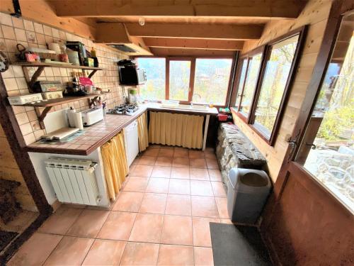 Η κουζίνα ή μικρή κουζίνα στο Chalet Pierre-vue sur le Pelvoux
