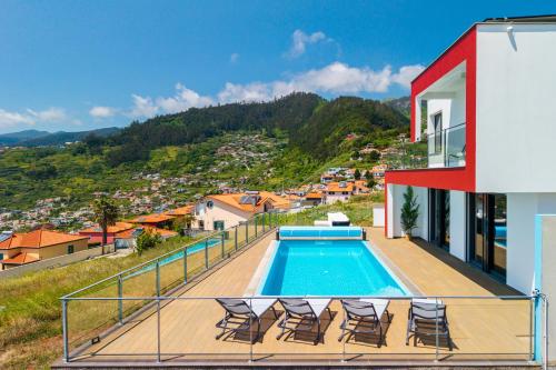 Valley View-Villa with heated pool and sauna