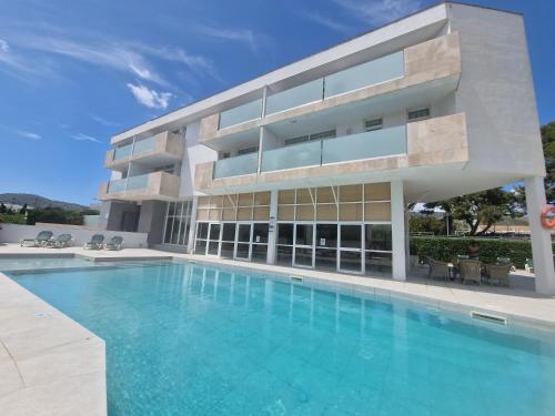 The swimming pool at or close to Apartamentos Martha's