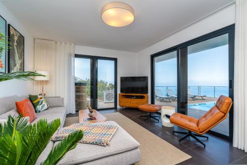 Valley View-Villa with heated pool and sauna
