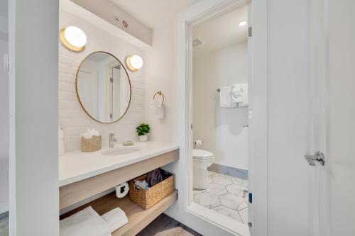 a bathroom with a sink and a mirror at Madison Resort Wildwood Crest in Wildwood Crest