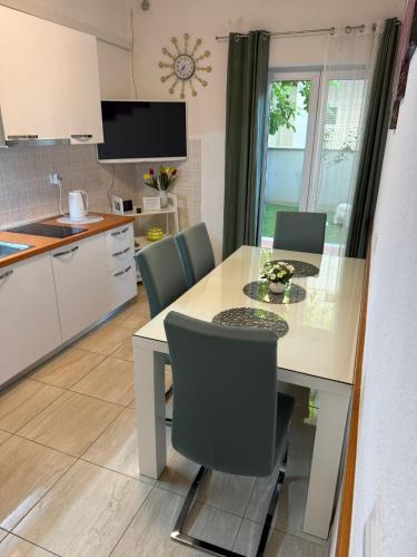 Apartment Sea Life with terrace and barbecue