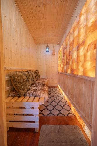 a small sauna with a bench in a room at Apartamenty Monika SPA i Agroturystyka in Korbielów