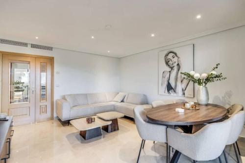 2BR apartment with pool and sea view