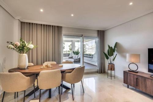 2BR apartment with pool and sea view