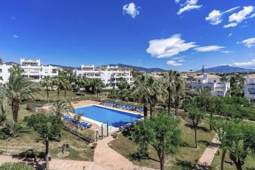 2BR apartment with pool and sea view