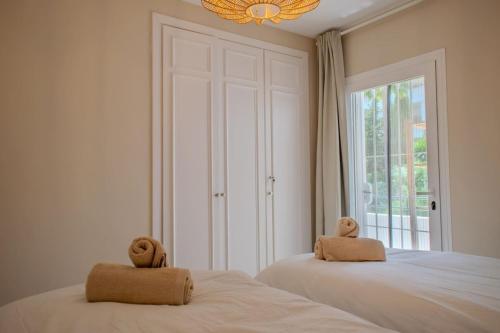 Luxurious 2 BR apartment with pool