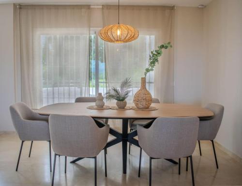 Luxurious 2 BR apartment with pool