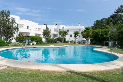 Luxurious 2 BR apartment with pool