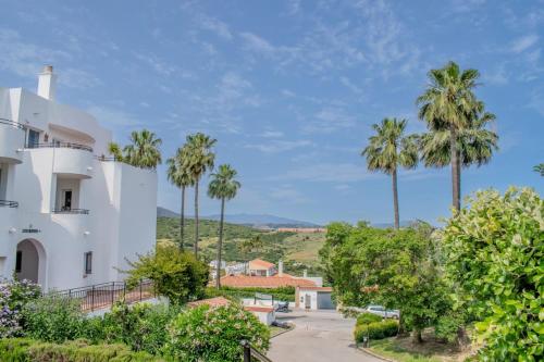 Luxurious 2 BR apartment with pool