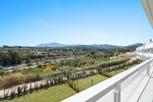 Ultimate Rentals - Modern Comfort and Views in Oceana Gardens, Estepona photo 8