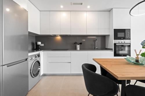 Ultimate Rentals - Modern Comfort and Views in Oceana Gardens, Estepona photo 18