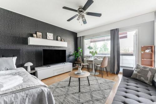 TV a/nebo společenská místnost v ubytování Come in! "Tammela" 1bd Best Location for 5 Guests next to the Tammela soccer stadium!