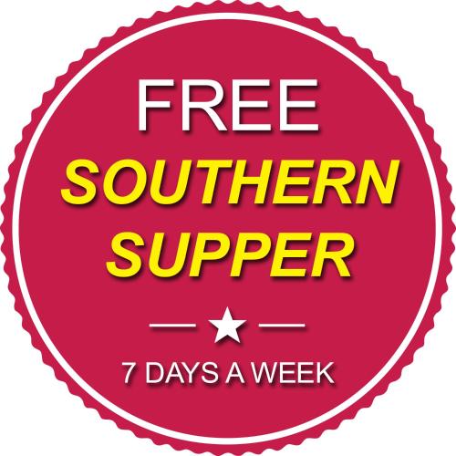 ナチェズにあるDays Inn by Wyndham Natchezの週に1日無料の南部の夕食の看板