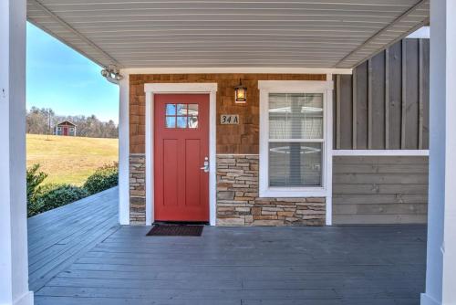 een rode deur op een huis met een stenen muur bij Travelers Fairview Haven in Fairview