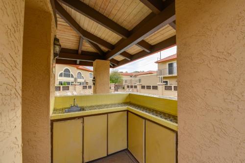 Fotografie z fotogalerie ubytování 14 Mi to Dtwn Phoenix Condo with Balcony and Spa! v destinaci Phoenix