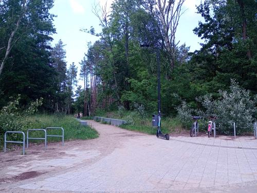 a dirt road with two bikes parked in a park at APART PARK -Lividus112 in Świnoujście