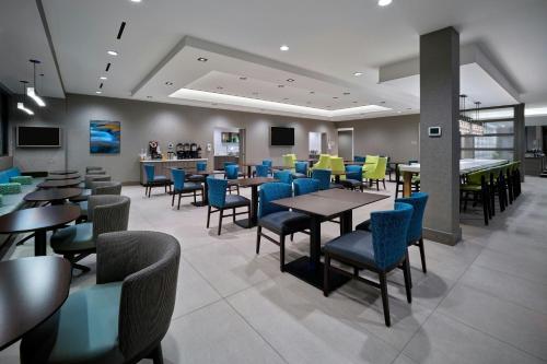 a dining room with tables and chairs in a restaurant at TownePlace Suites By Marriott Wrentham Plainville in Wrentham