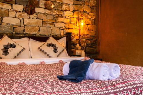Una cama o camas en una habitación de Himalayan Willow