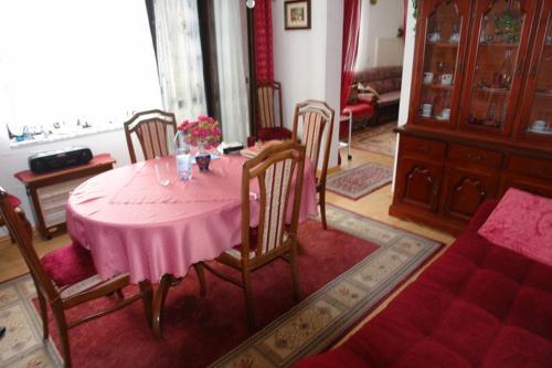 Ruang duduk di Pansion Svetlana
