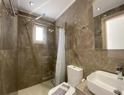 Ένα μπάνιο στο Catherine's Studios Sivota