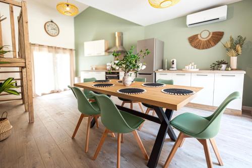 Dapur atau dapur kecil di Le Tourmaline Duplex