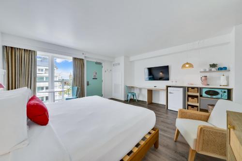 a bedroom with a large bed and a living room at Madison Resort Wildwood Crest in Wildwood Crest