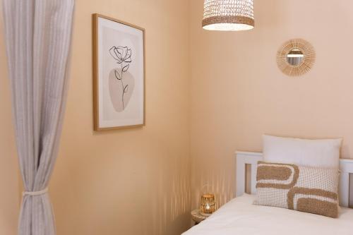 a bedroom with a bed and a picture on the wall at Casa Aura Close to RER B in Bagneux