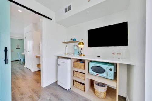 a living room with a microwave and a tv at Madison Resort Wildwood Crest in Wildwood Crest