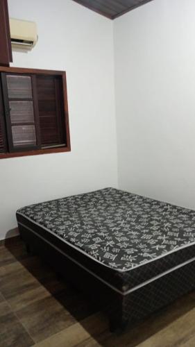 a mattress sitting in a corner of a room at Sua Praia seu lar in Itanhaém
