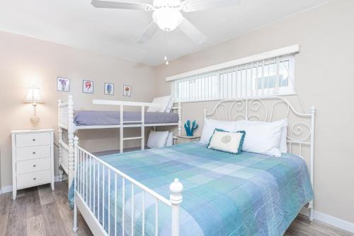 a bedroom with a bed and two bunk beds at Cozy Family Beach Home Half Block To Popular 44Th St Beach By Beachview Rentals in Newport Beach